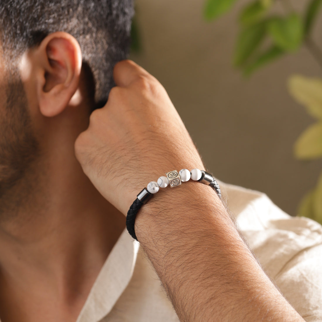 Fashion-forward Howlite bead accessory